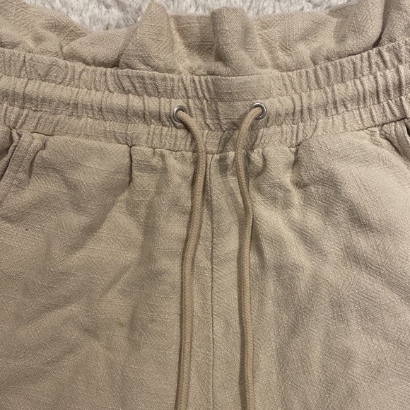 Fancy beachy beige shorts - Picture 3 of 6